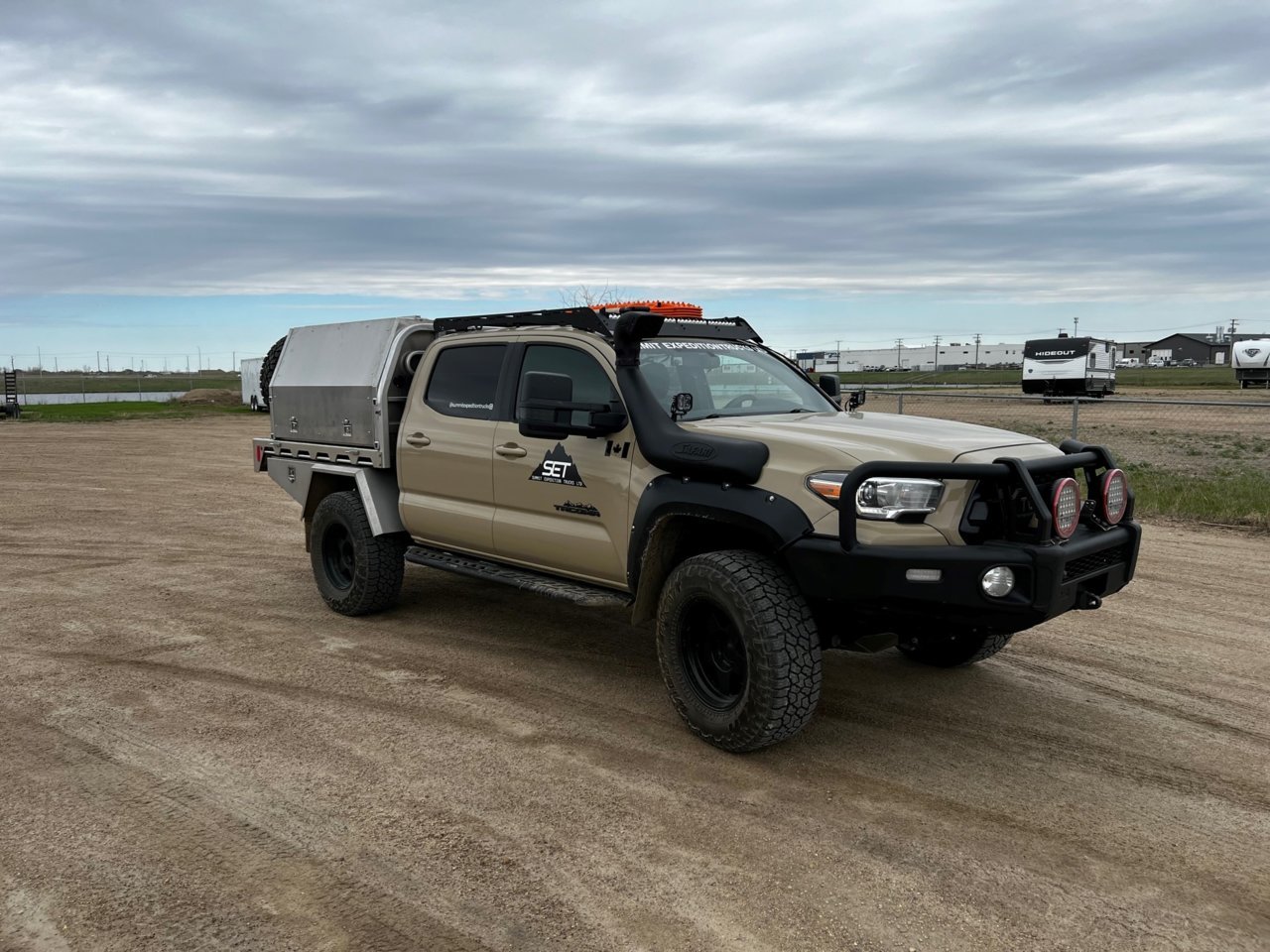 SUMMIT EXPEDITION TRUCKS TACOMA TOYOTA 5FT THREE QUARTER 3-4 CANOPY 7.jpg