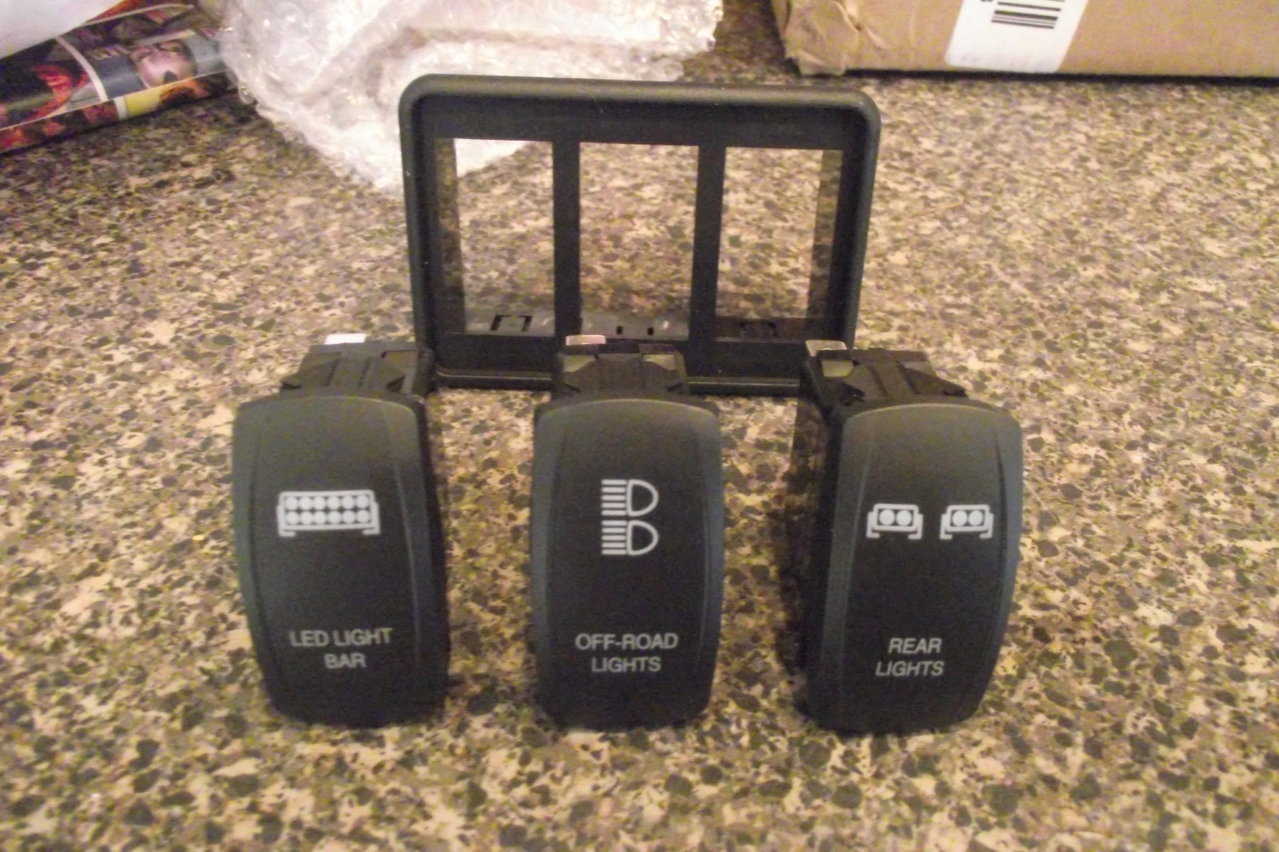 Switches%20(1)_d8a0b2b2c563428eedc47ff2003c3d6f9d6b43a2.jpg
