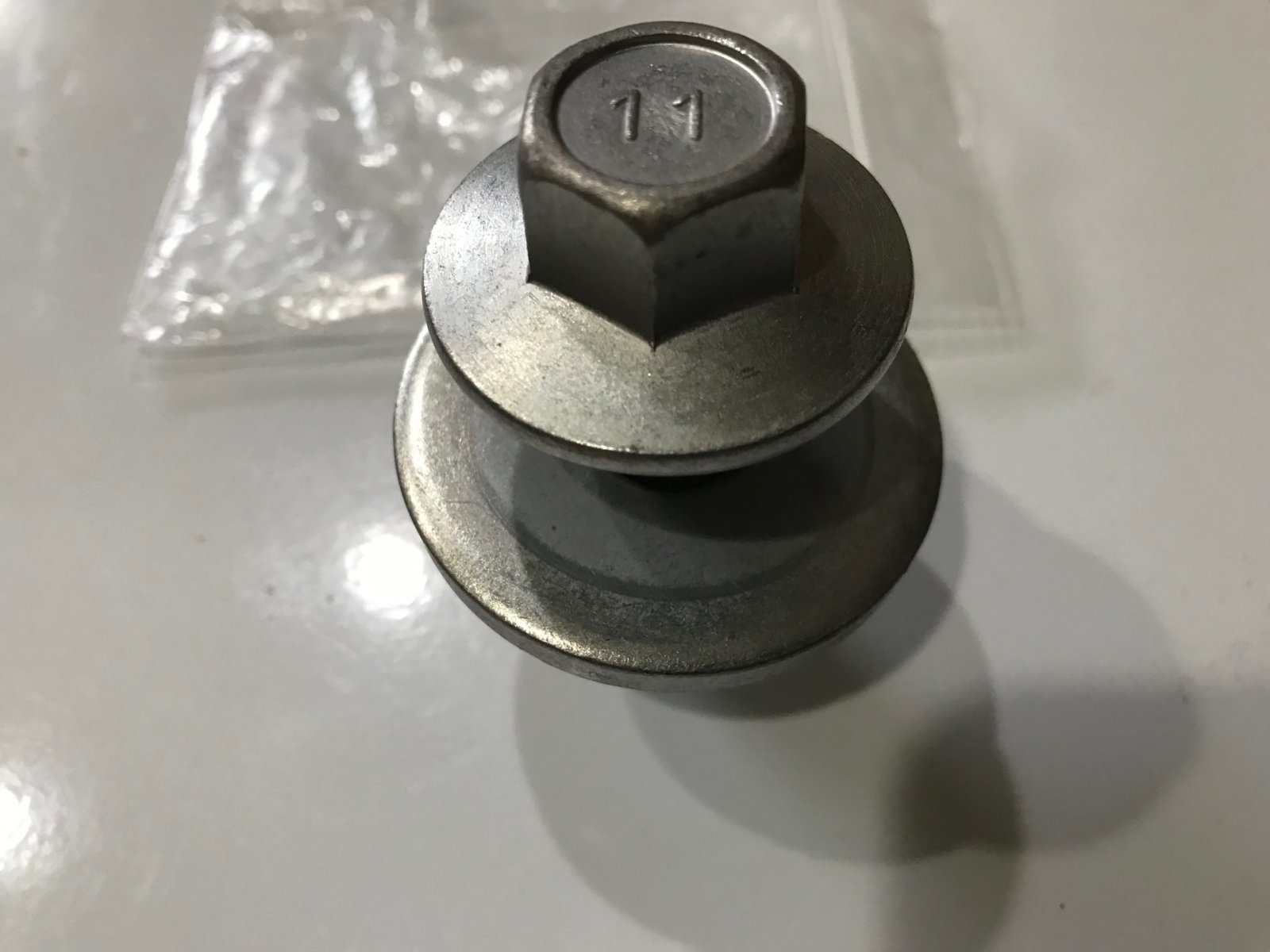 Taco 3.4L  2-pc Crankshaft Bolt w Captured Washer.jpg