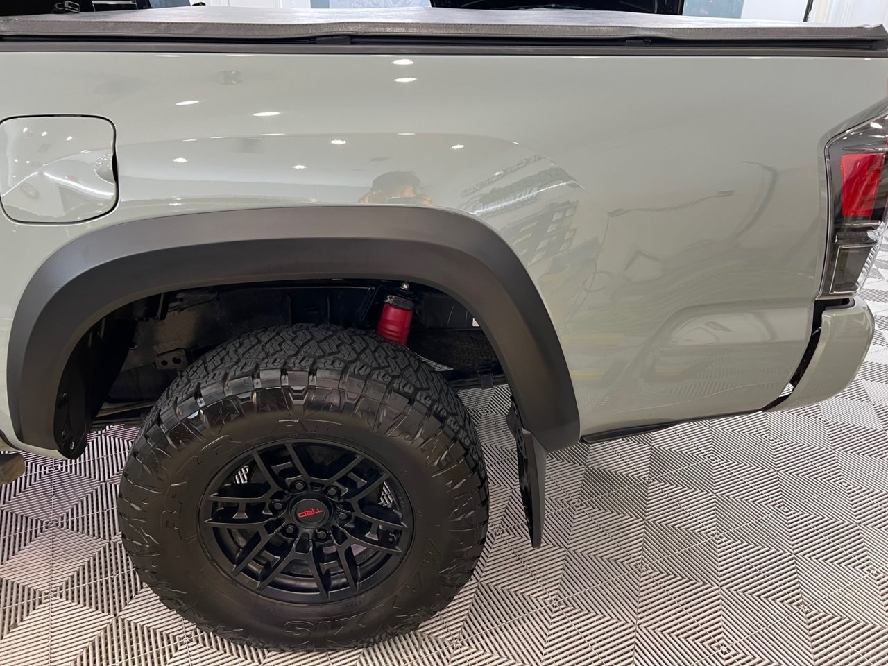 Taco Driver Rear wheel.jpg