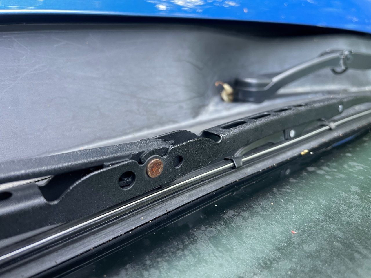 taco-rusty-wiper.jpg