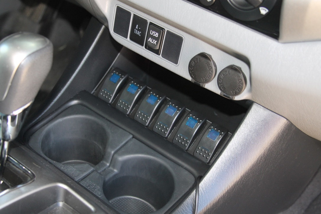 Tacoma-2015-auto-6-switch-blue2.jpg