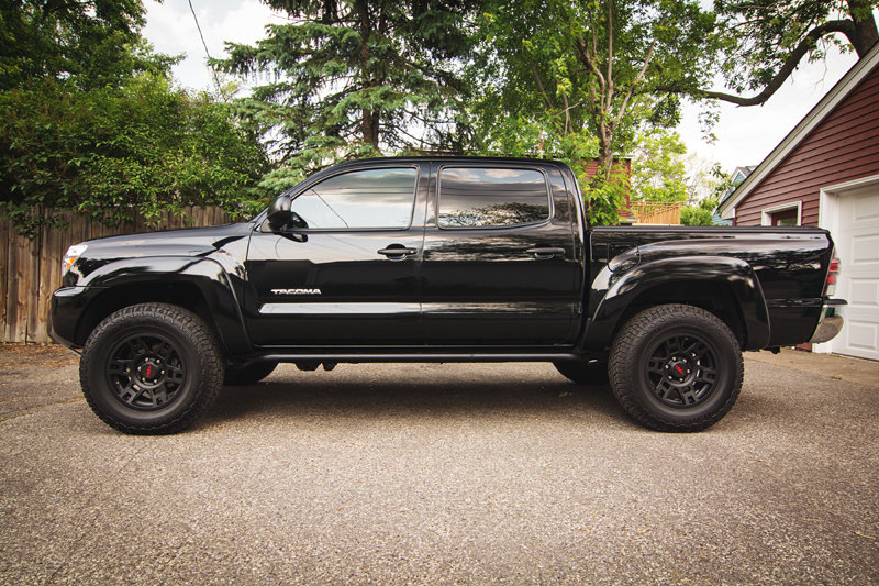 Pics of trucks with just leveling kit lifts and tires