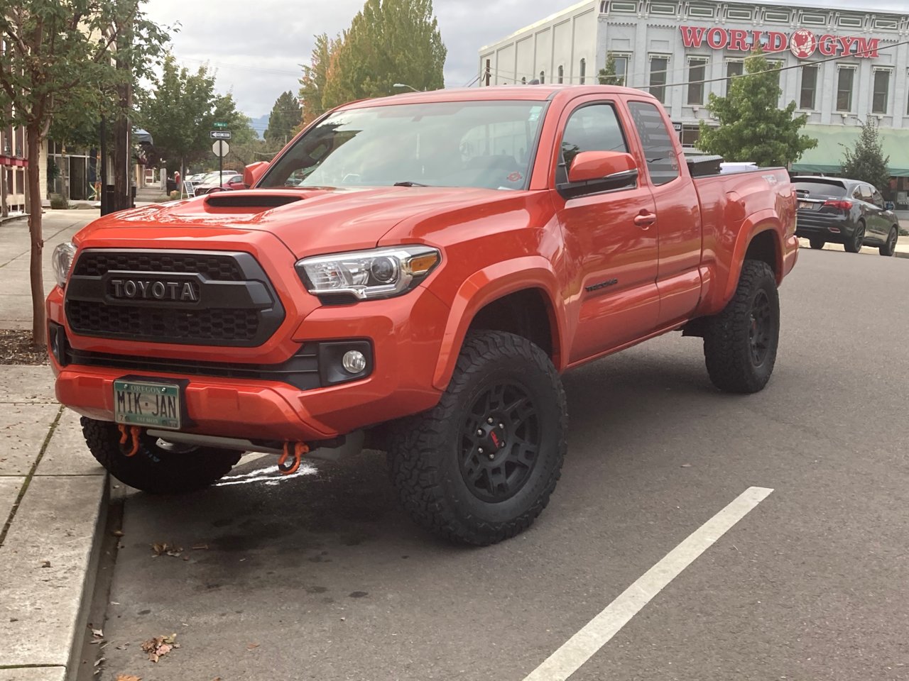Tacoma 275-70-17.jpg