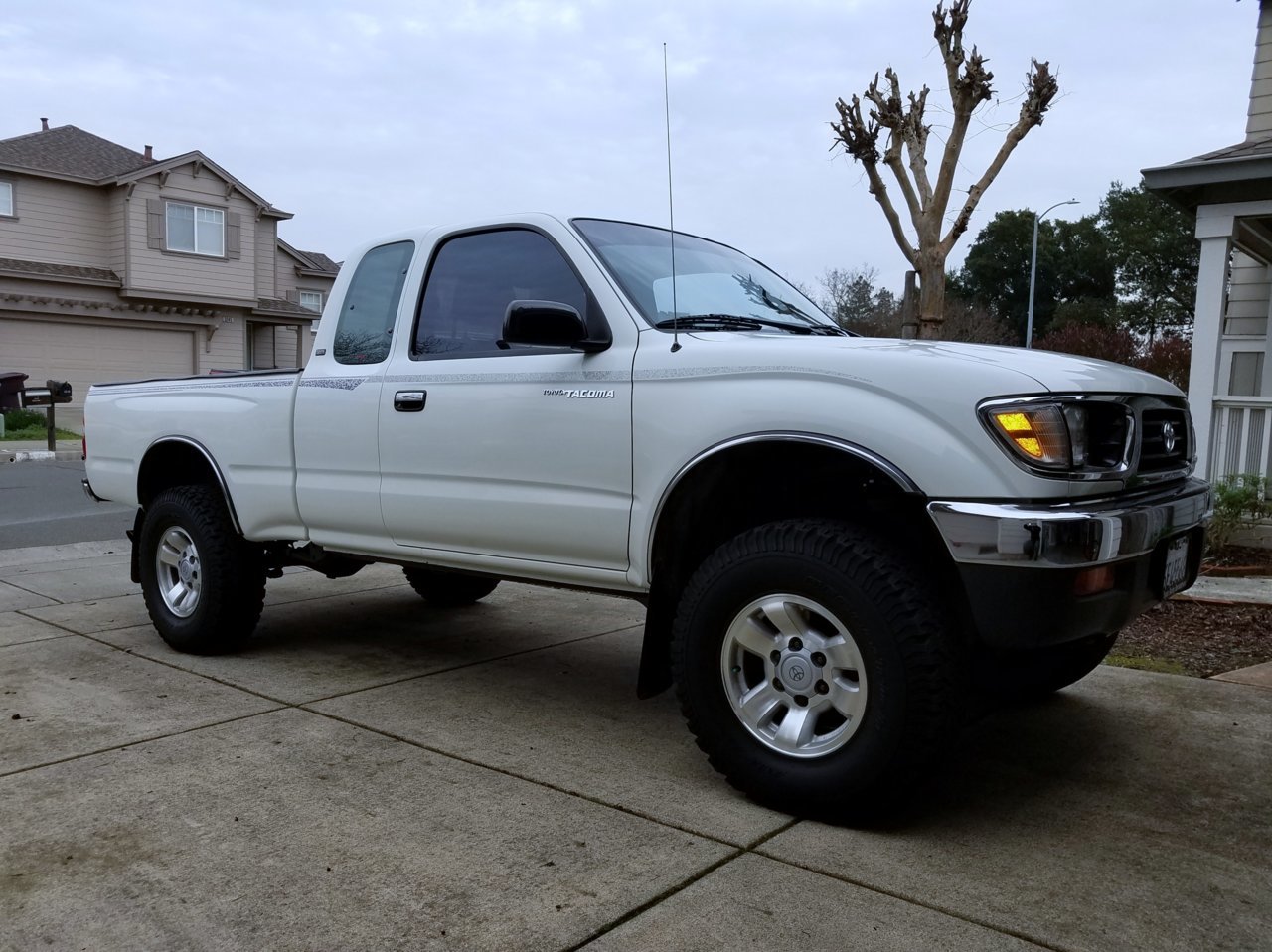 tacoma lift1.jpg