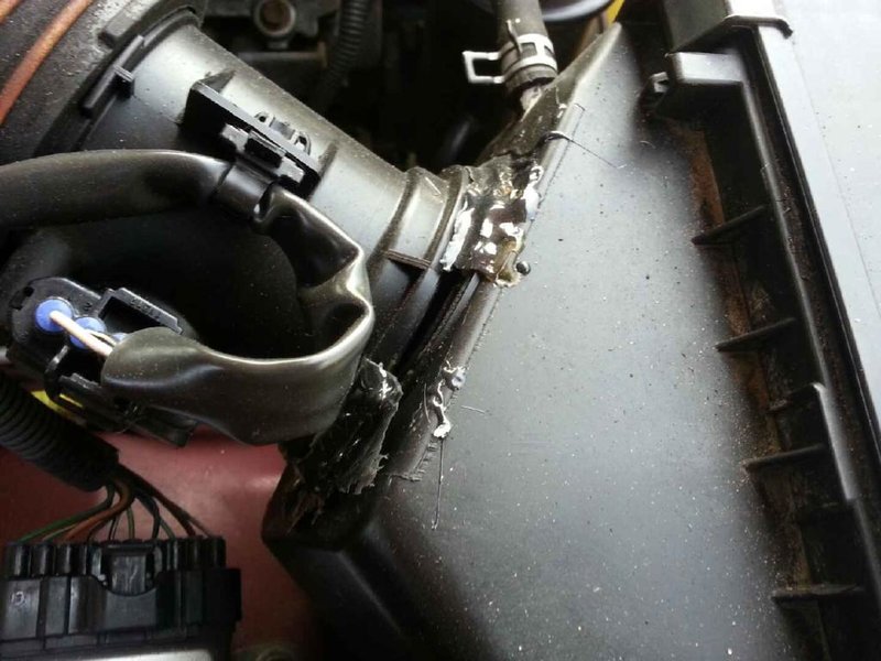 Tacoma Mass air meter crack in housing.png 2.jpg