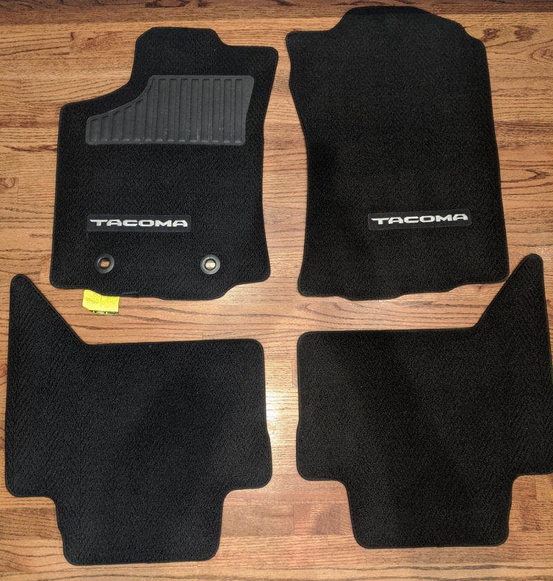 Tacoma3rdGen_CarpetMats_PT206-35164-20.jpg