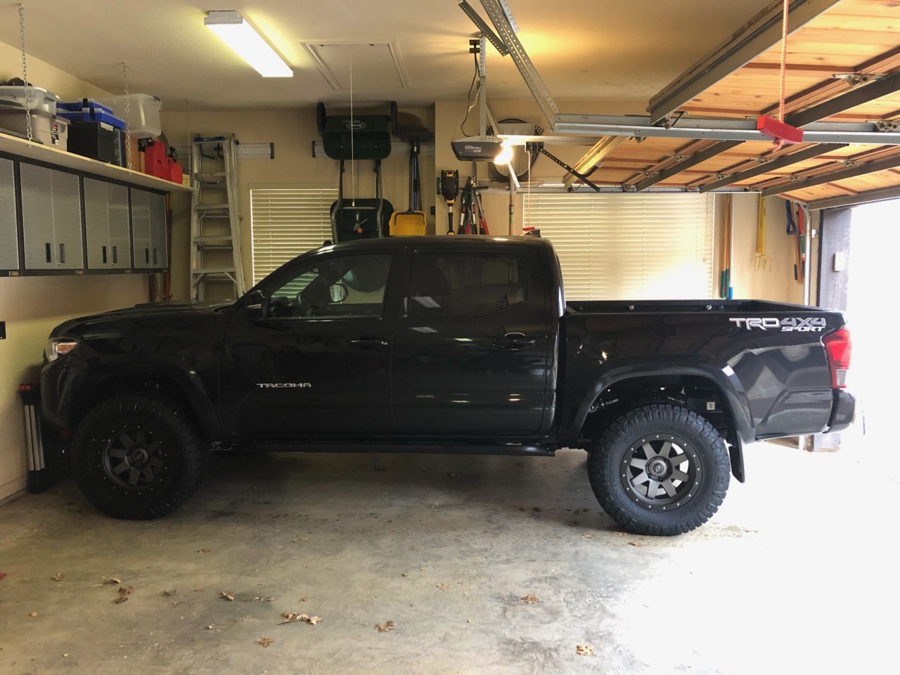 Tacoma_SCS_SR8_Wheels.jpg