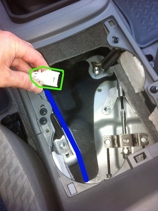 tacoma_under-console_connector_b813e5556455ba2e03f9d3307322f9841d8e2ab7.jpg