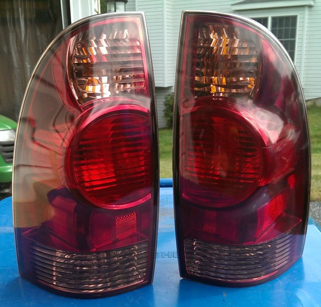 TacomaTailLights1_de724bf4ab7fdcc5acdbaf2b1fffce88c97ced1f.jpg