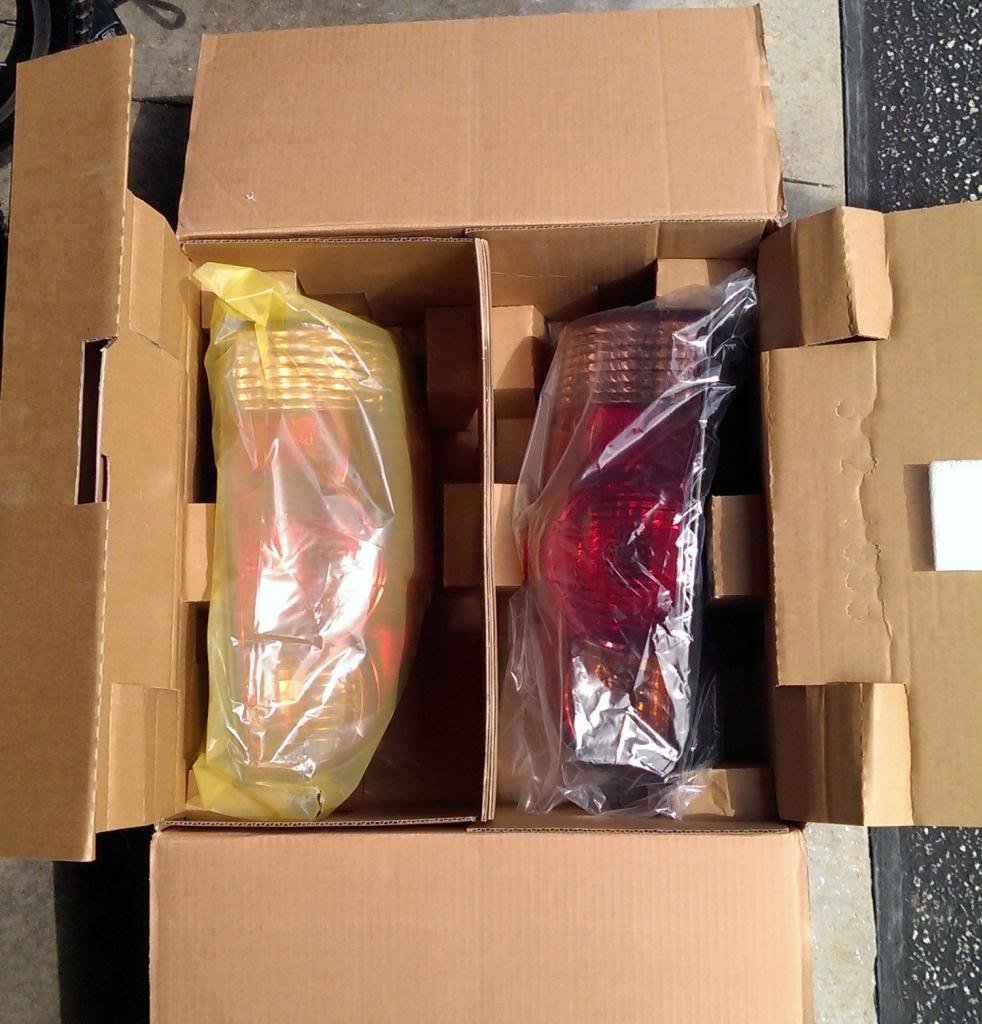 TacomaTailLights2_e34d91b5bfe0c630da44cbbe80d2fc90e1c25206.jpg