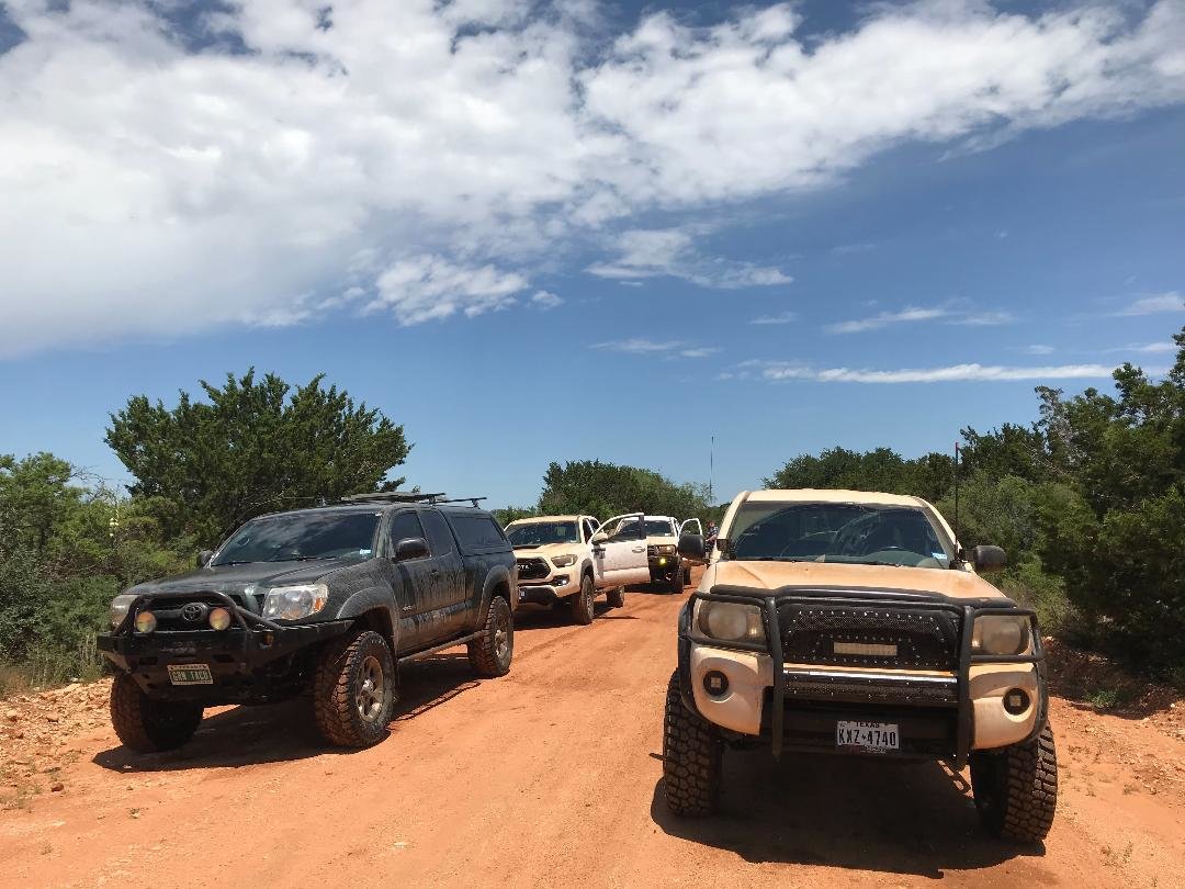 Tacomaworld Group Ride Parked on dirt road side view .jpg