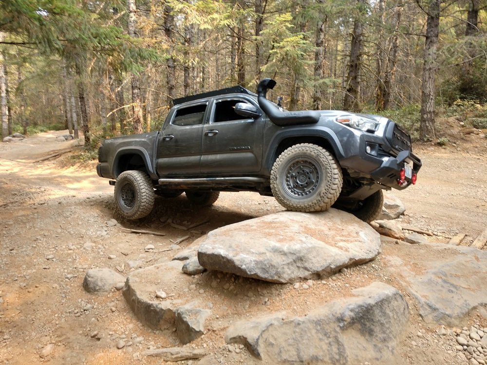 tahuya-hanging-the-rear.jpg