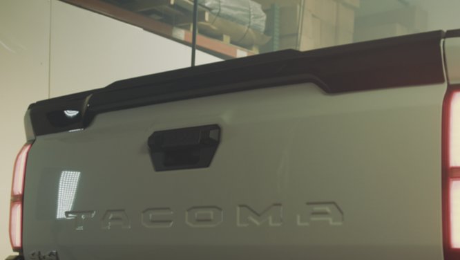 Tailgate Applique Spoiler.png