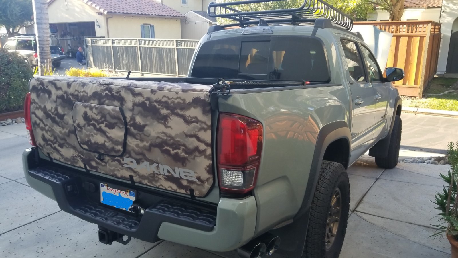 TAILGATE.jpg