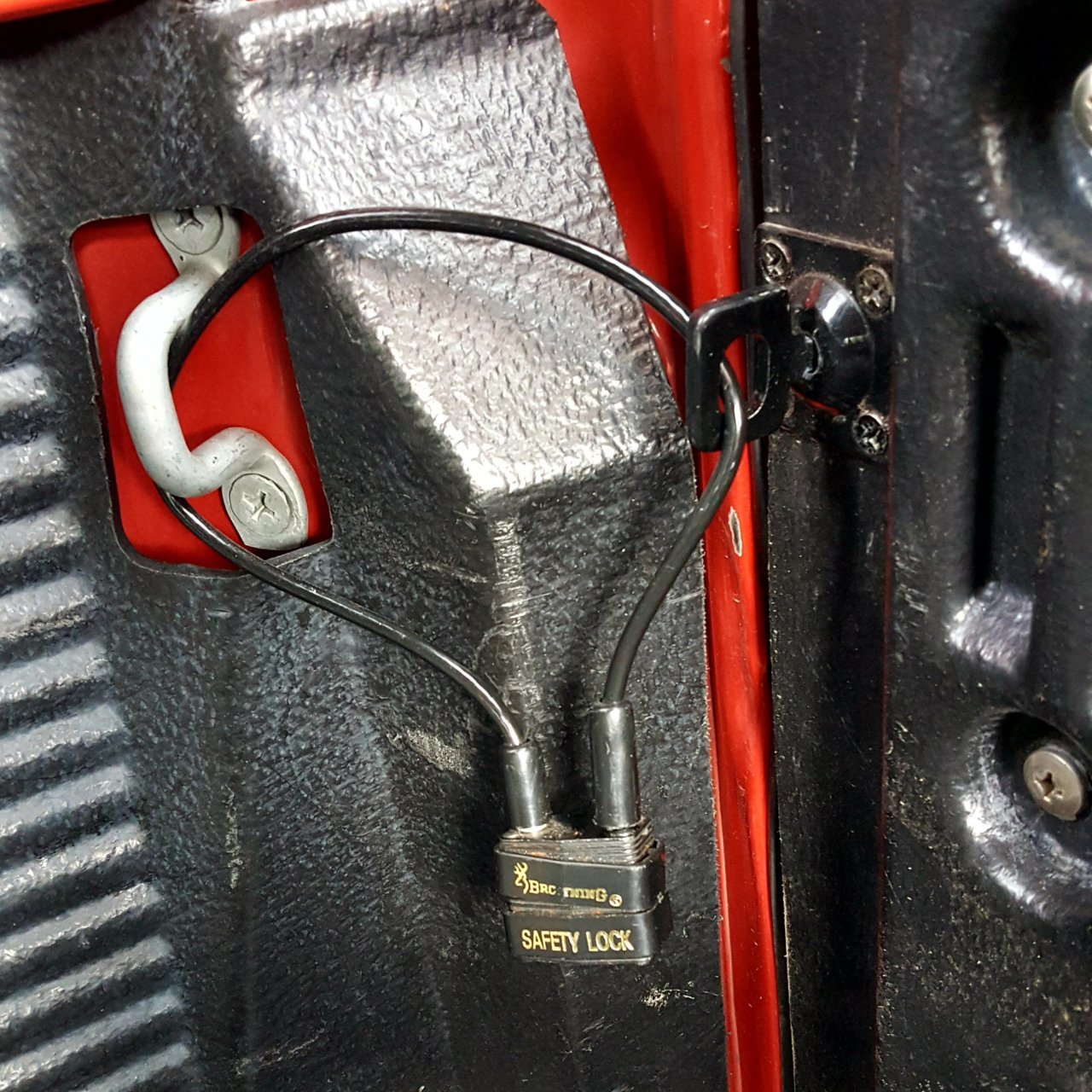 tailgate lock.jpg