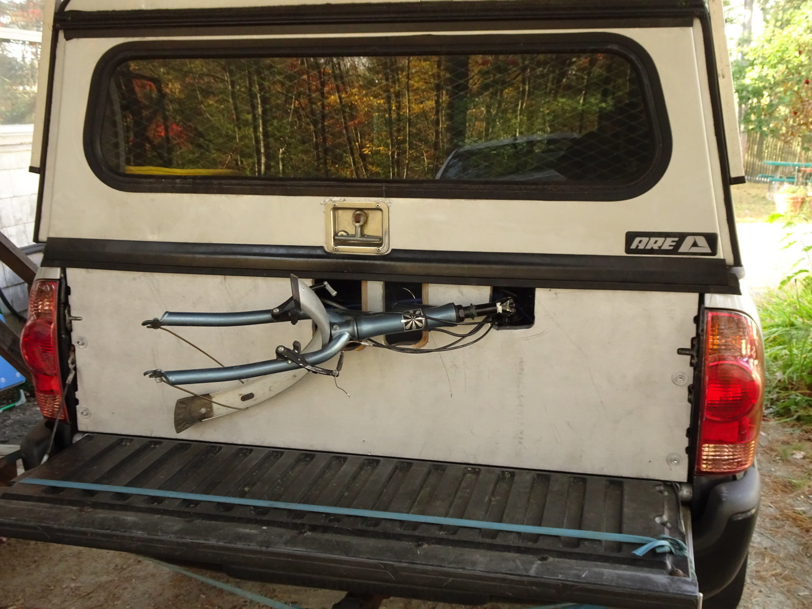 tailgate2 DSC04089.jpg