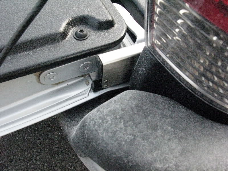 TailgateLock2_271ce1b76b83c43fba8245335dcf00216be37195.jpg