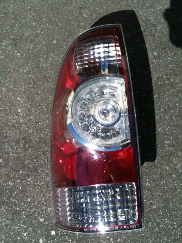 taillight_6ec72c8f99fd6fffe39e931af90d0886068be71f.jpg