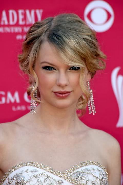 taylorswift2_acm_orangecarpet_v_p_0dd747a6cd3c84b7fd1b4c0c3551877eaca53156.jpg