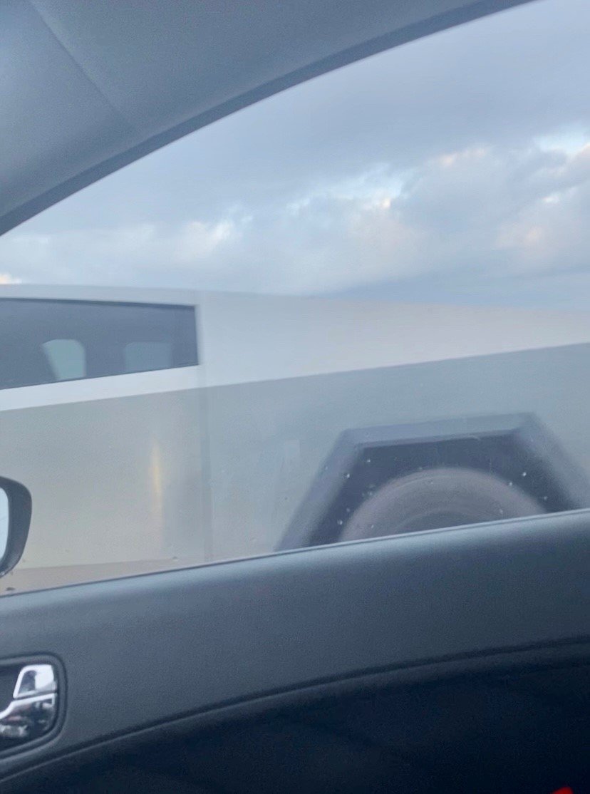 tesla tr.jpg