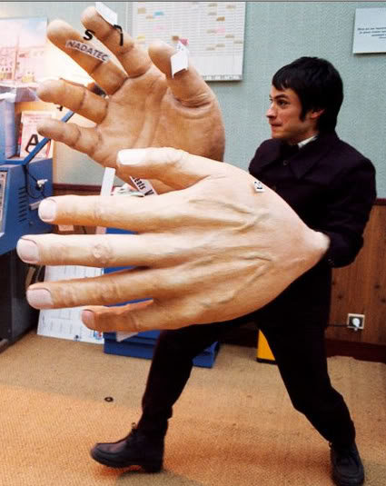 the-science-of-sleep-had-some-big-hands-_3d2a81eca34f7f1984a8285a3f8fd566d0484981.jpg