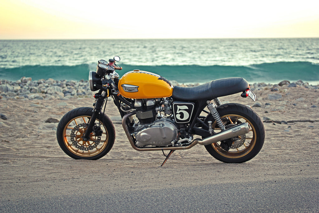 Thruxton6_zpse6c7de36_890aa6b5103acd31cb0e551f023ceffedb25826e.jpg