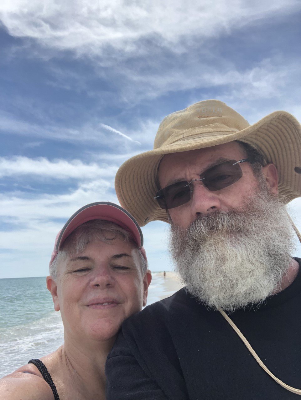 thumbnail_IMG_4333 con at beach.jpg
