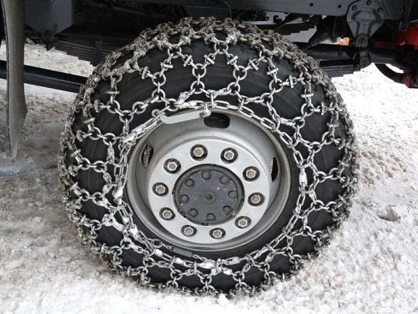 tire-chain-1-f957.jpg