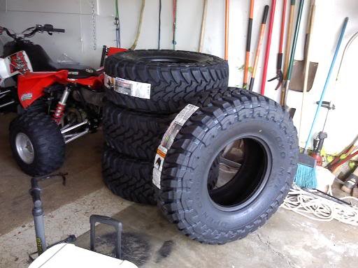 tire1_09a2d766ac7b6fb0147f716053265b7471da3f63.jpg