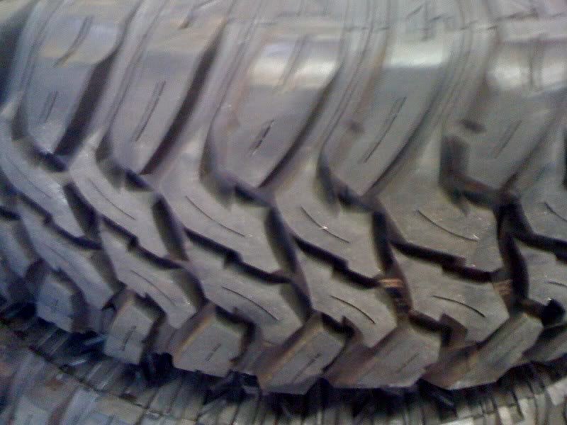 tire1_8ecc5644630937bbd42cd196fd19faef14e7ea9b.jpg