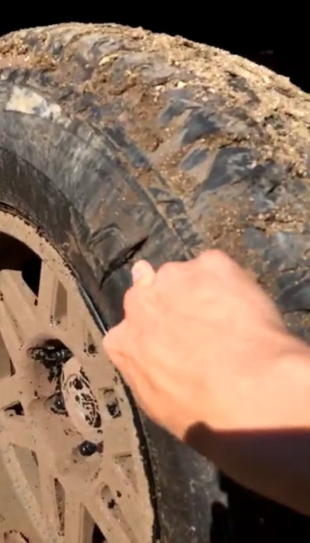 tire1_zpsykbvbtwj_b3753d42b6d892e0d82eb55b0f390424f2c17b60.jpg