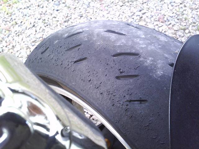 tire_03585188e65f507272f3705185a8049f8fcf305f.jpg