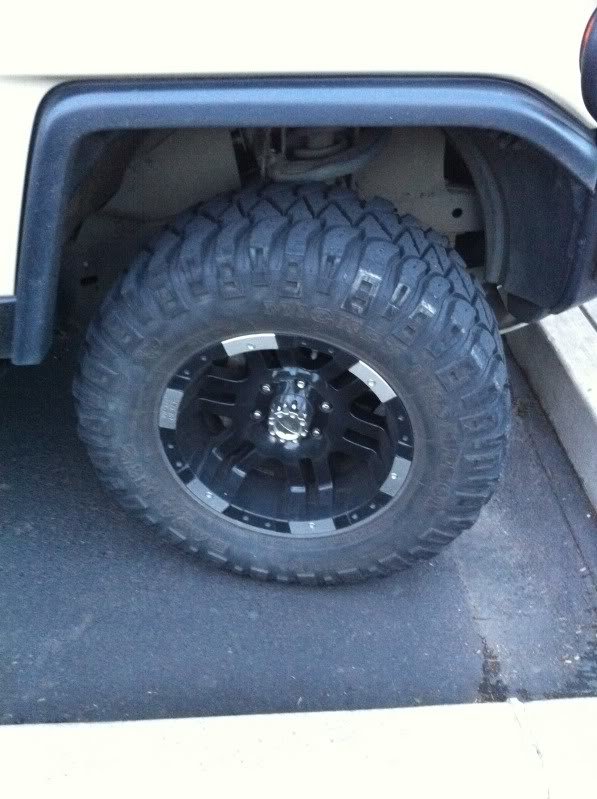 Tire_353605f6cbde32f99c34f894bfe569645b3cf15d.jpg