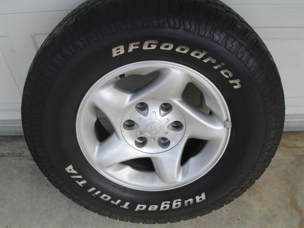 tire_e556bc79e361fa447f156842c97d04936afbb73c.jpg