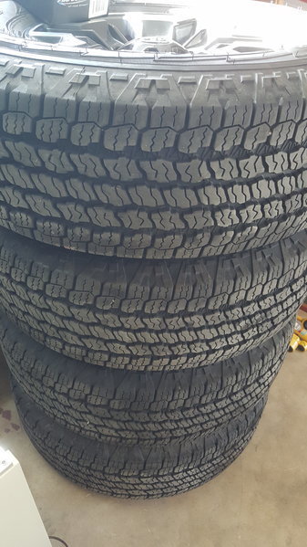 tires%202_10347e2f4f0c8faa56f3a7c24fc92b4d62931572.jpg