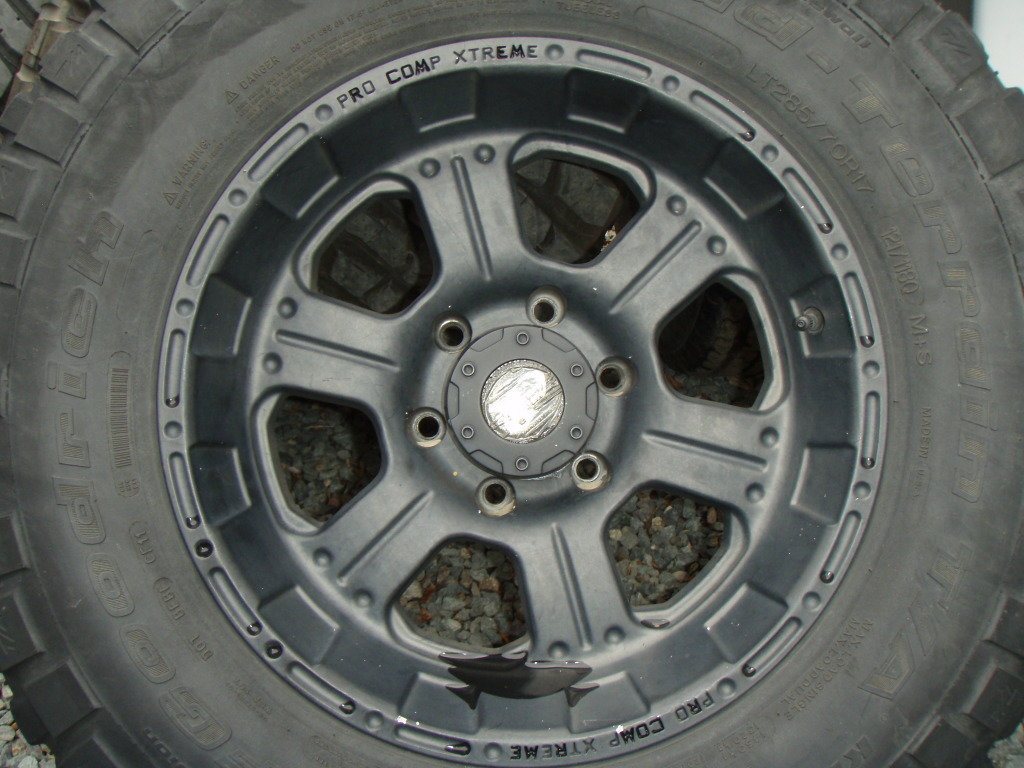 Tires001_65ba06b541ba2809cd62b725dc40e8e51ed337b9.jpg