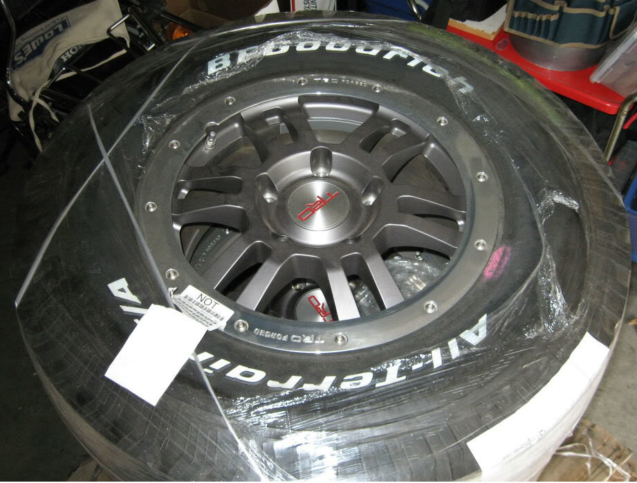 tires2_673d53a7efb95db1a146c690f0452ea76123502a.jpg