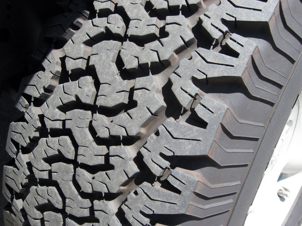 tires_5ad3d53713d3e3353cc3966c0f55a5b743df6804.jpg