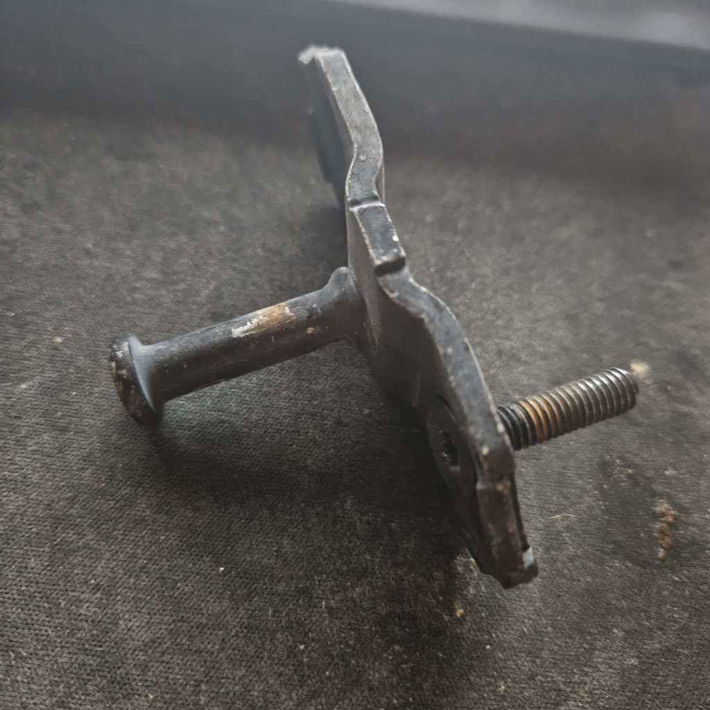 Tonneau Bolt.jpg