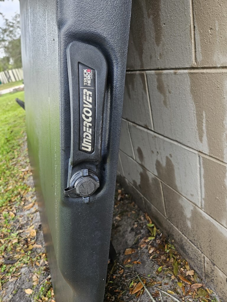 Tonneau_Lock.jpg
