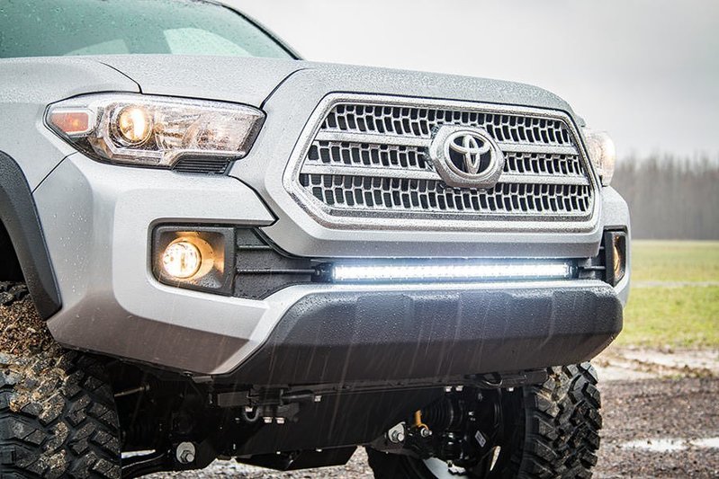 toyota-16-tacoma-silver-rain-70621.jpg