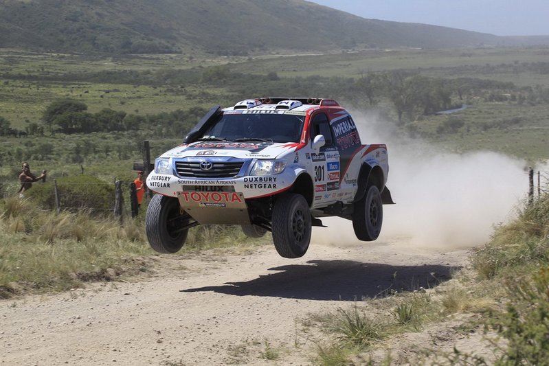 Toyota-Hilux-Dakar3.jpg