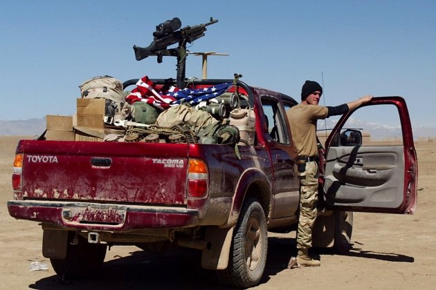 Toyota-Hilux-Guerilla-Truck-11.jpg