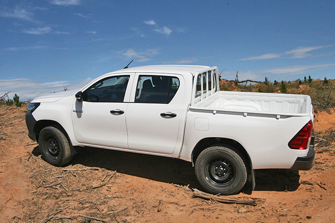 toyota-hilux-ute-side-driving_zps8mfhb4w_5b13d9c054adbc845a9191757a470c3b7c4012cb.jpg