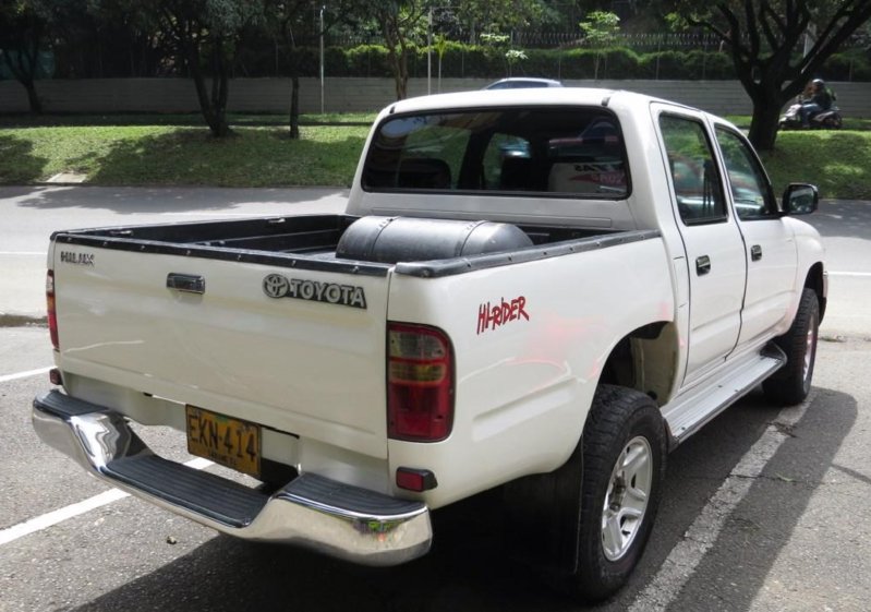 toyota-hiluxrear.jpg
