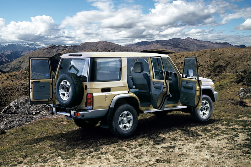 toyota-land-cruiser-70-re-release-11-side.jpg