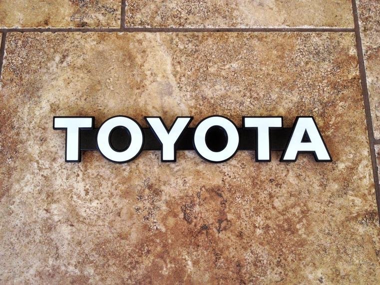 Toyota LC Emblem.jpg