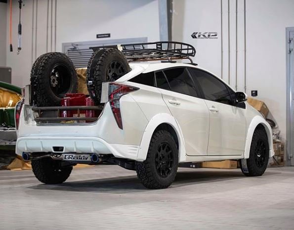 toyota-prius-gets-offroad-conversion-in-bahrain-126727_1.jpg