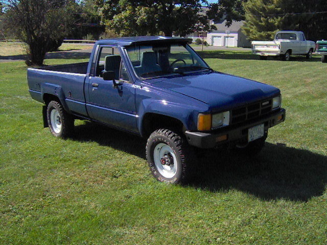 toyota-sr5-hilux-4x4-pickup-1.jpg